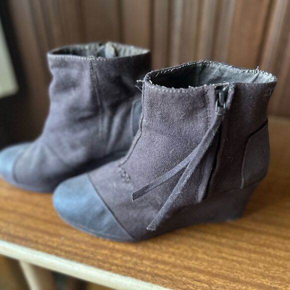 Toms Black Wedge Ankle Boots - Picture 5 of 6